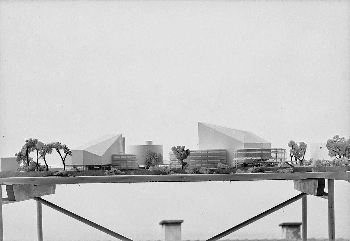 EE_156_N_0026