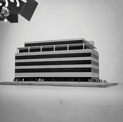 EE_136_N_0003