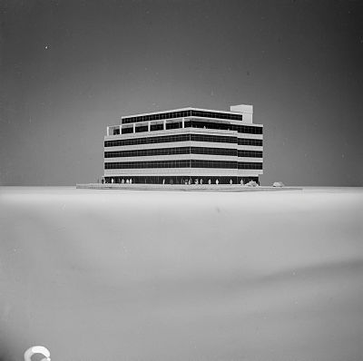 EE_136_N_0004
