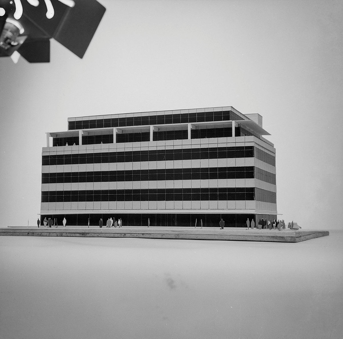 EE_136_N_0003
